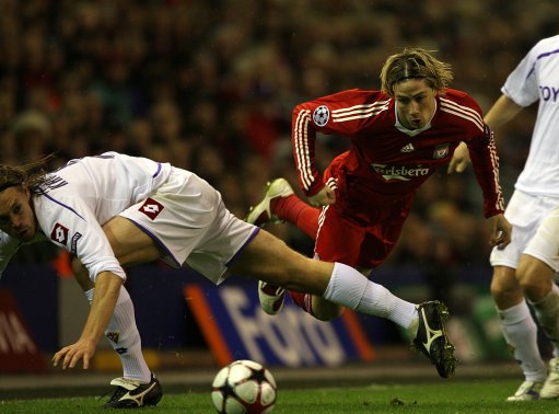 CBA杯赛中NBL球队爆冷战胜CBA队伍，引发对联赛质量与外援配置的质疑，凸显CBA需改革。