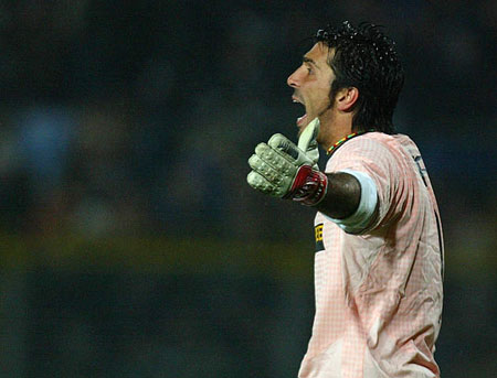 法兰克福vs沃尔夫斯堡：格策、堂安律首发，埃里克森、马耶尔出战