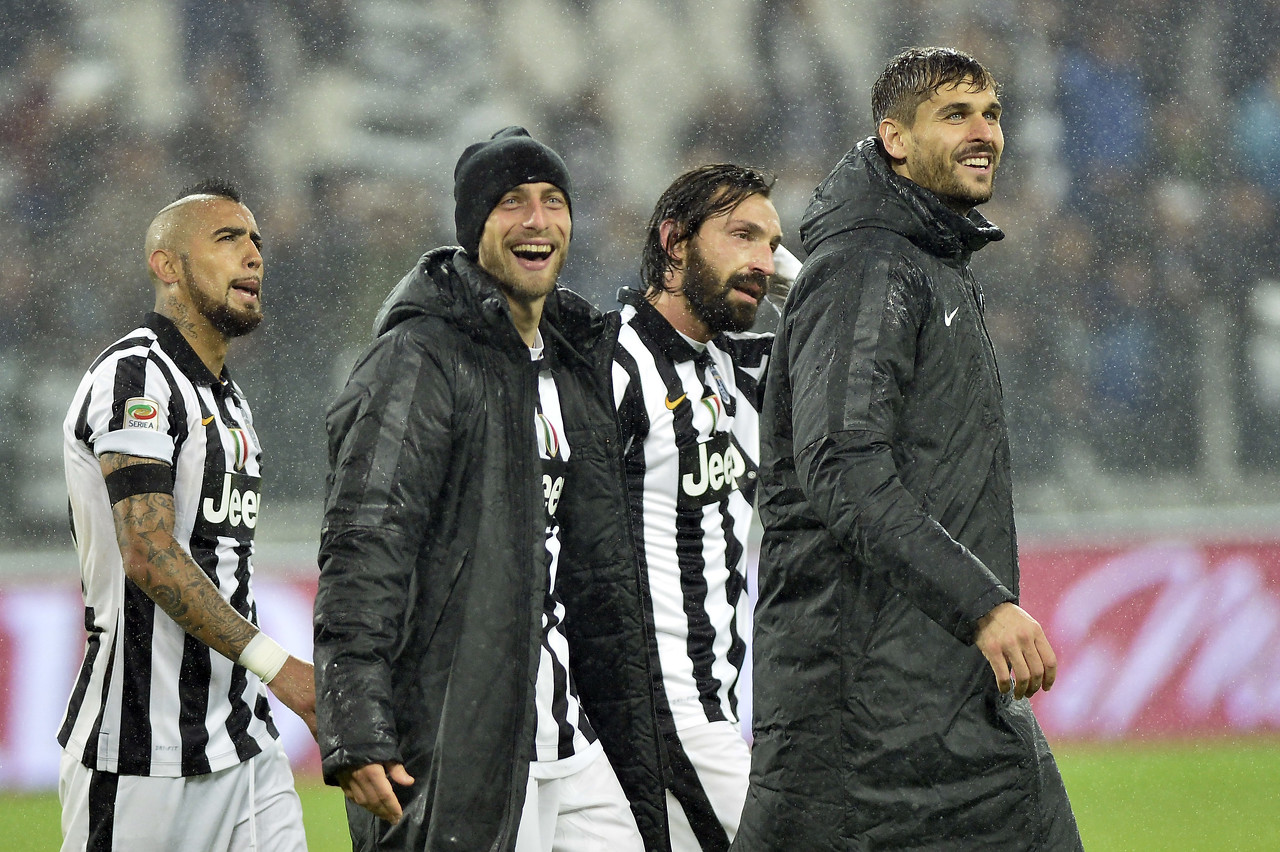 手感真不错！珀塞尔借掩护干拔三分再进打停广东 分差仅剩3分（状态火热！珀塞尔借掩护干拔三分命中逼停广东，比分追至只差3分）