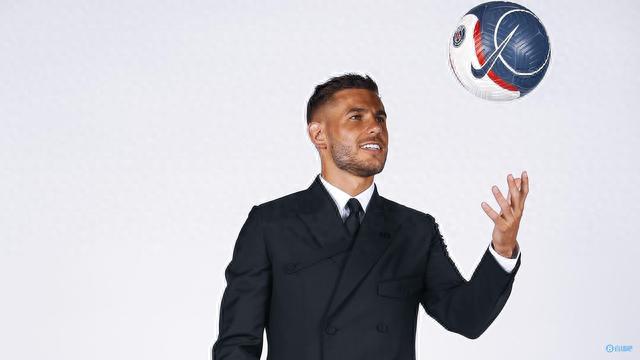 圣路易斯红雀三位老将普荷斯、莫里纳、温赖特共同完成最后一场主场比赛